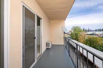 Patio/balcony*